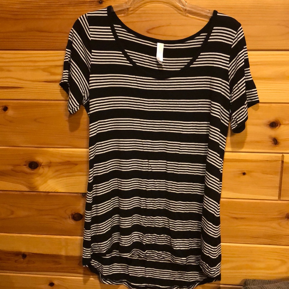 3/15. LulaRoe short sleeved shirt